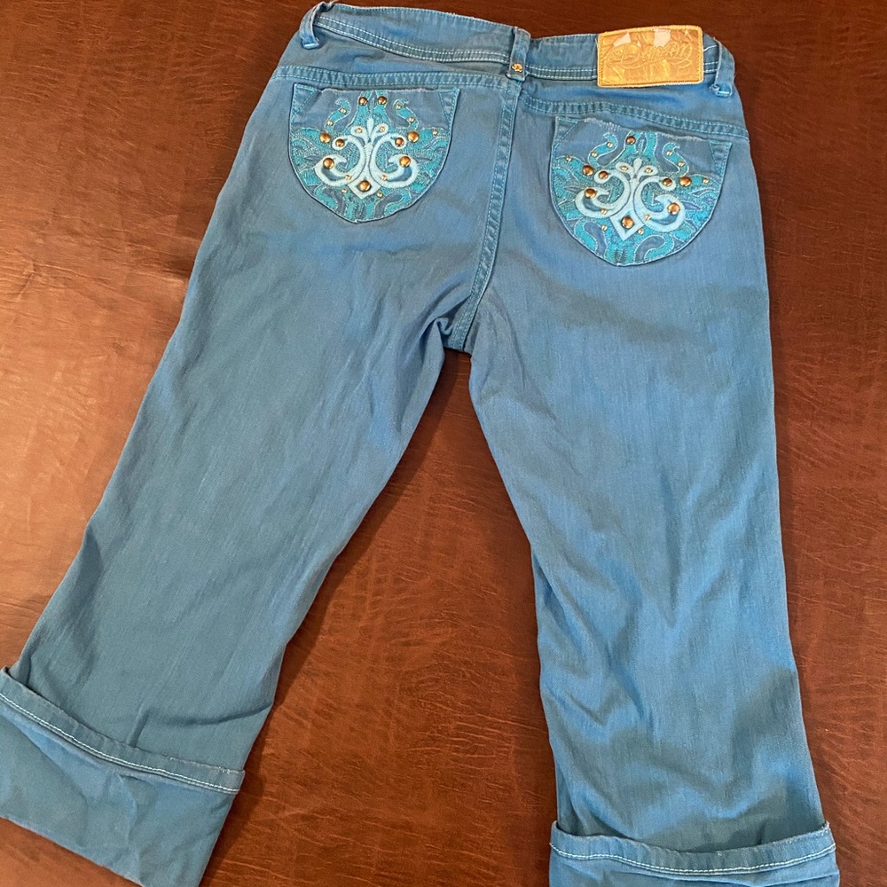 Dereon Capris